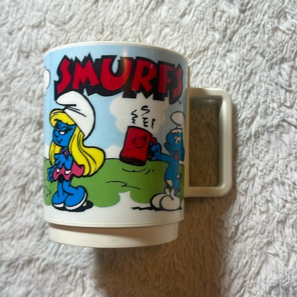 Vintgage 1980s Smurfs plastic mug